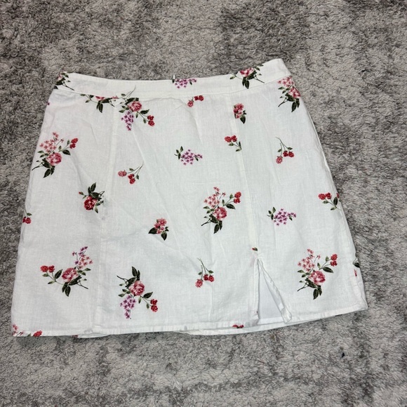 Forever 21 Dresses & Skirts - Forever 21 Skirt Women’s Size Large Floral Linen Blend White Miniskirt
